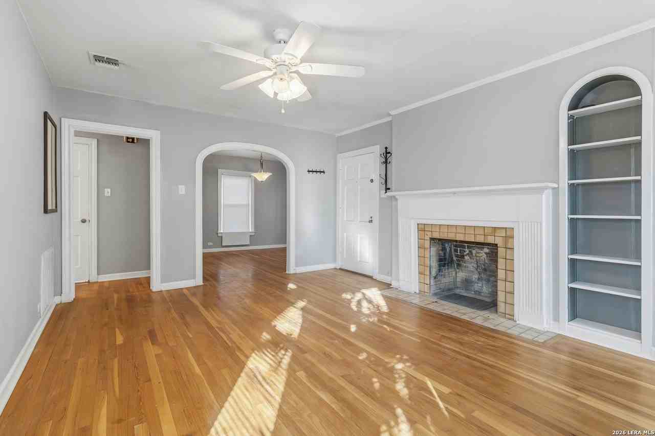 410 S Park Blvd - Photo 5 of 28