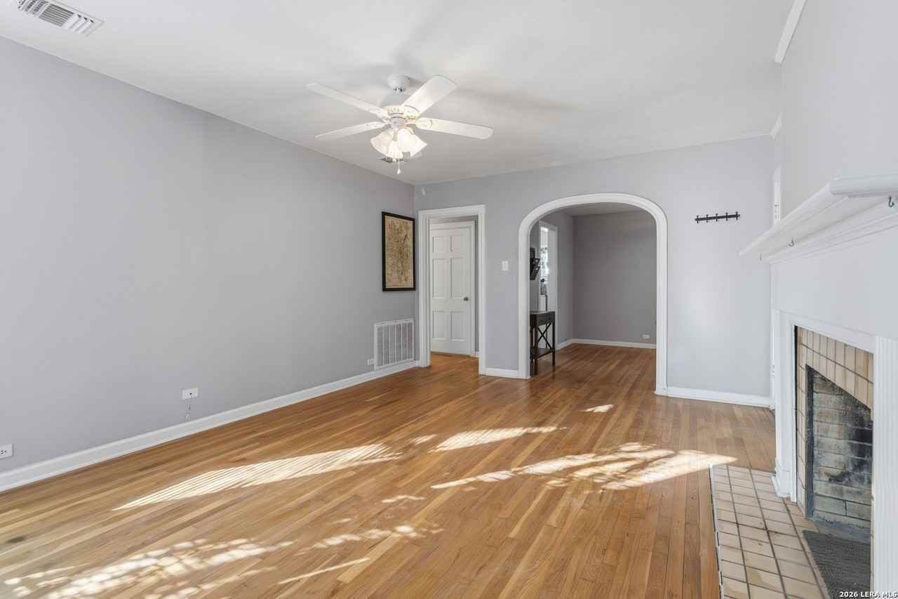 410 S Park Blvd - Photo 6 of 28