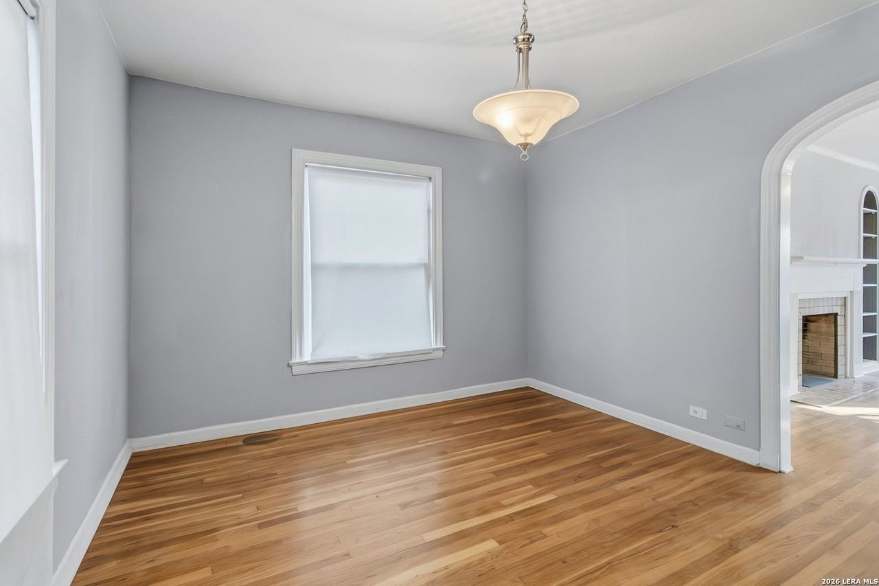 410 S Park Blvd - Photo 7 of 28