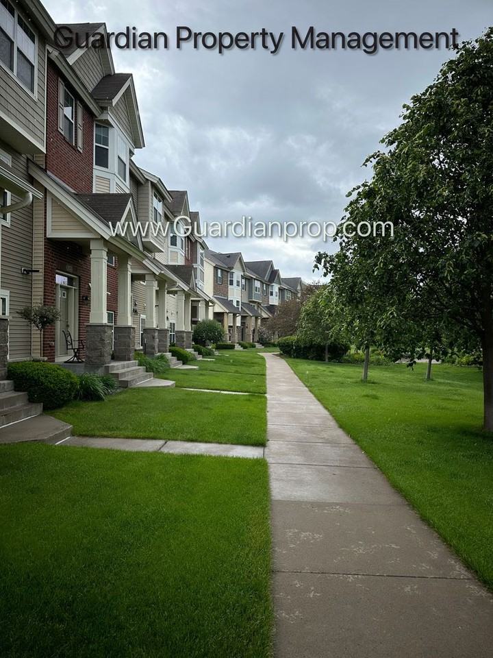 11753 Emery Village Dr N - Photo 2 of 27