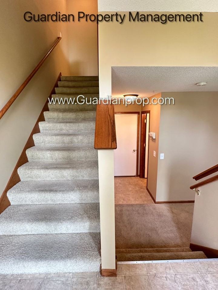 11753 Emery Village Dr N - Photo 3 of 27