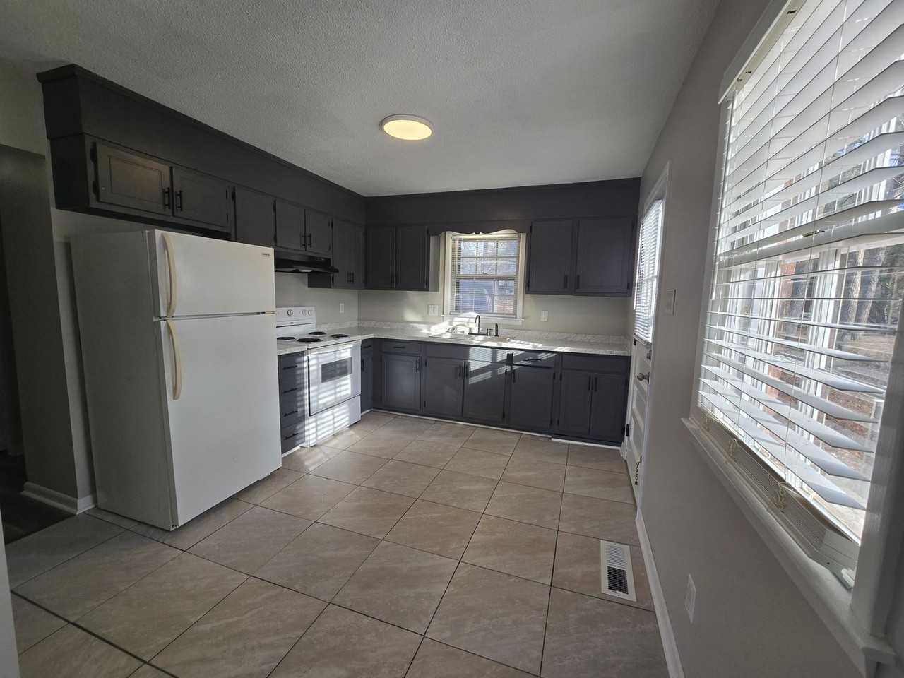 317 Lynn Ave - Photo 2 of 9