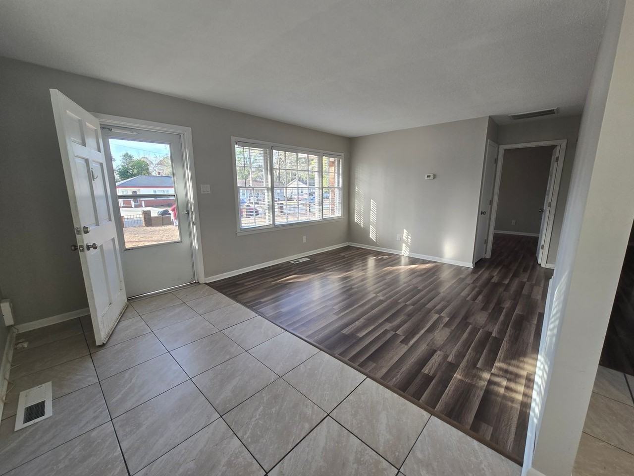 317 Lynn Ave - Photo 3 of 9