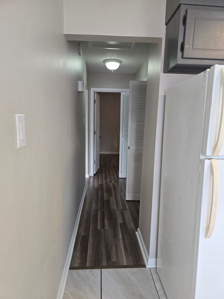 317 Lynn Ave - Photo 4 of 9