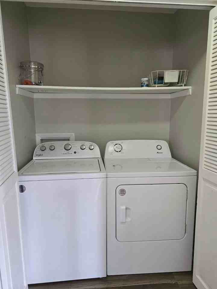 317 Lynn Ave - Photo 6 of 9