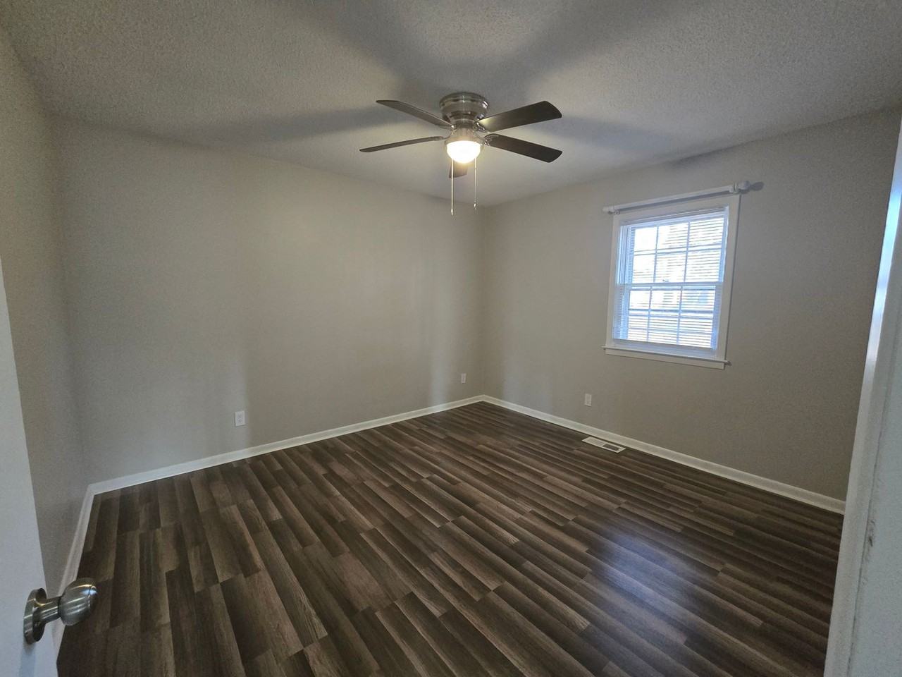 317 Lynn Ave - Photo 7 of 9