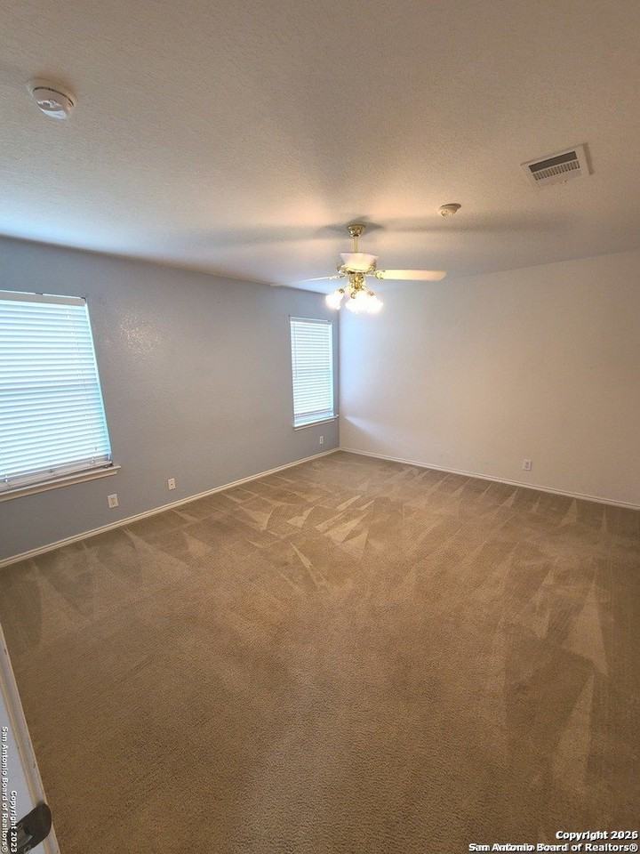 3333 Kinglet Ct - Photo 5 of 7