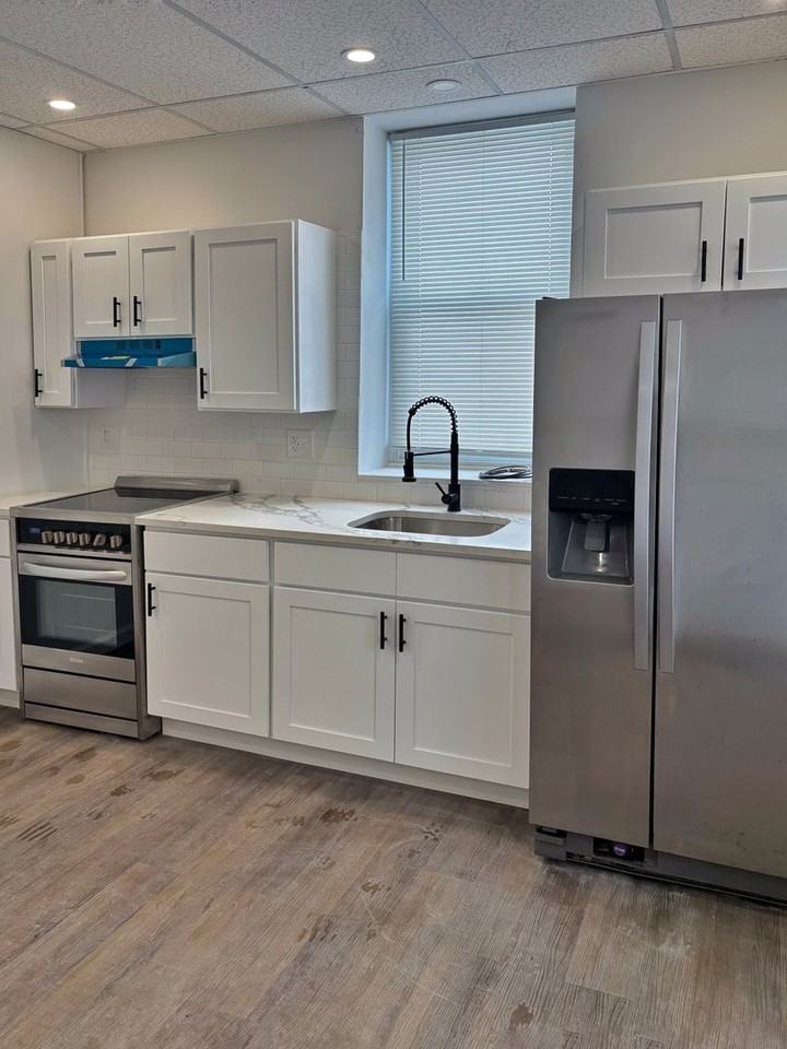 1002 S 6th St - Photo 2 of 13