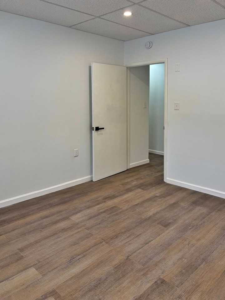 1002 S 6th St - Photo 6 of 13