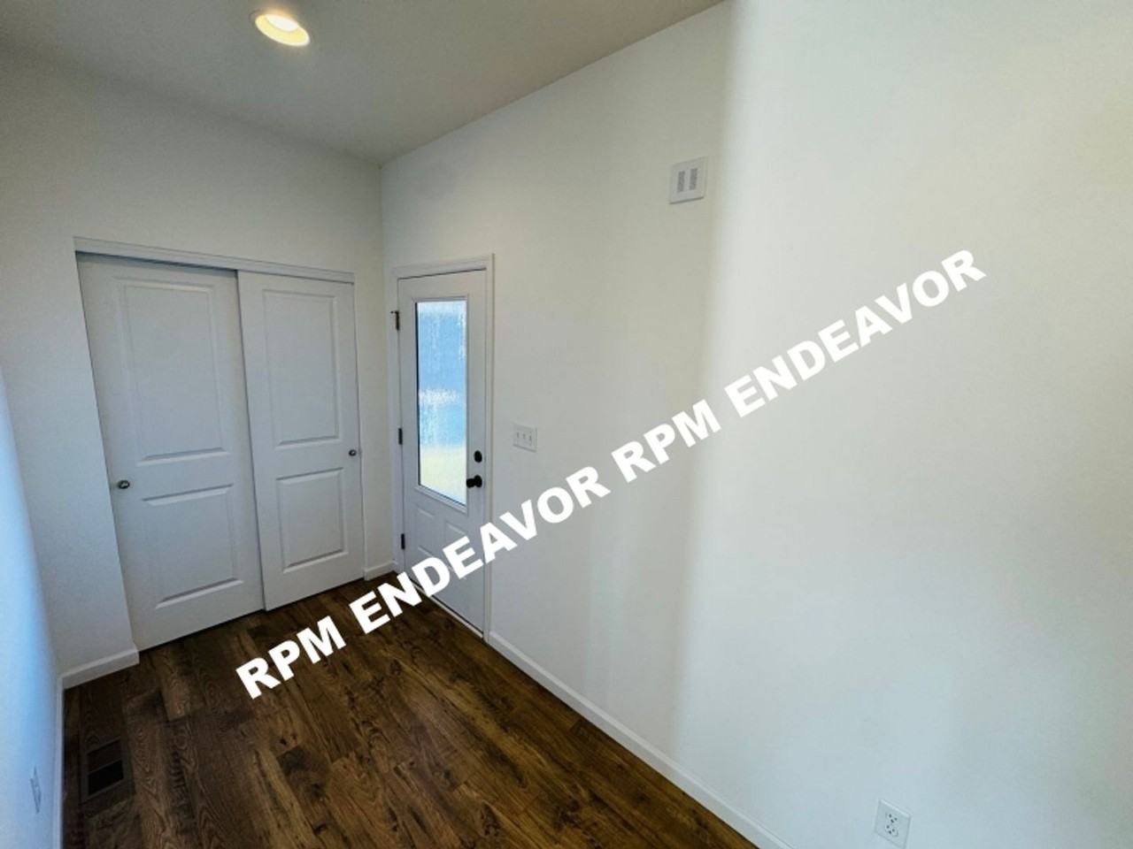 199 Crestfield Ct - Photo 3 of 17