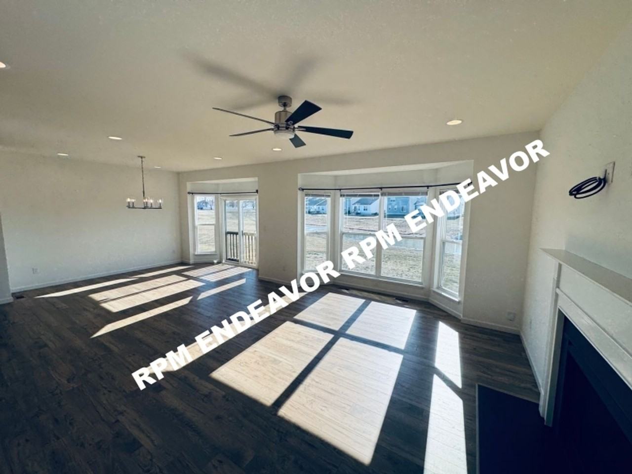 199 Crestfield Ct - Photo 4 of 17