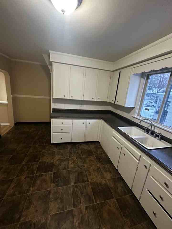 80 Rand St - Photo 2 of 15