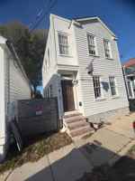 featured image of 40 Poinsett St