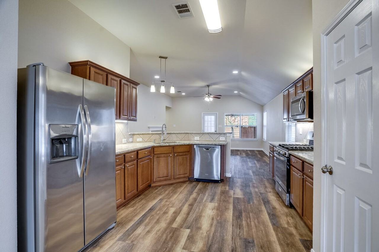 4332 Hidden Park Dr - Photo 3 of 20