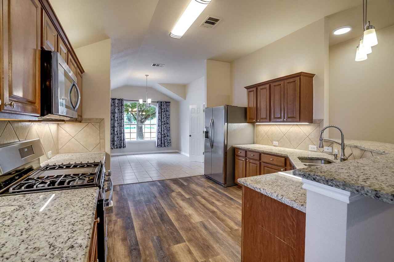 4332 Hidden Park Dr - Photo 4 of 20