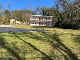 featured image of 614 Agnes Rd #3