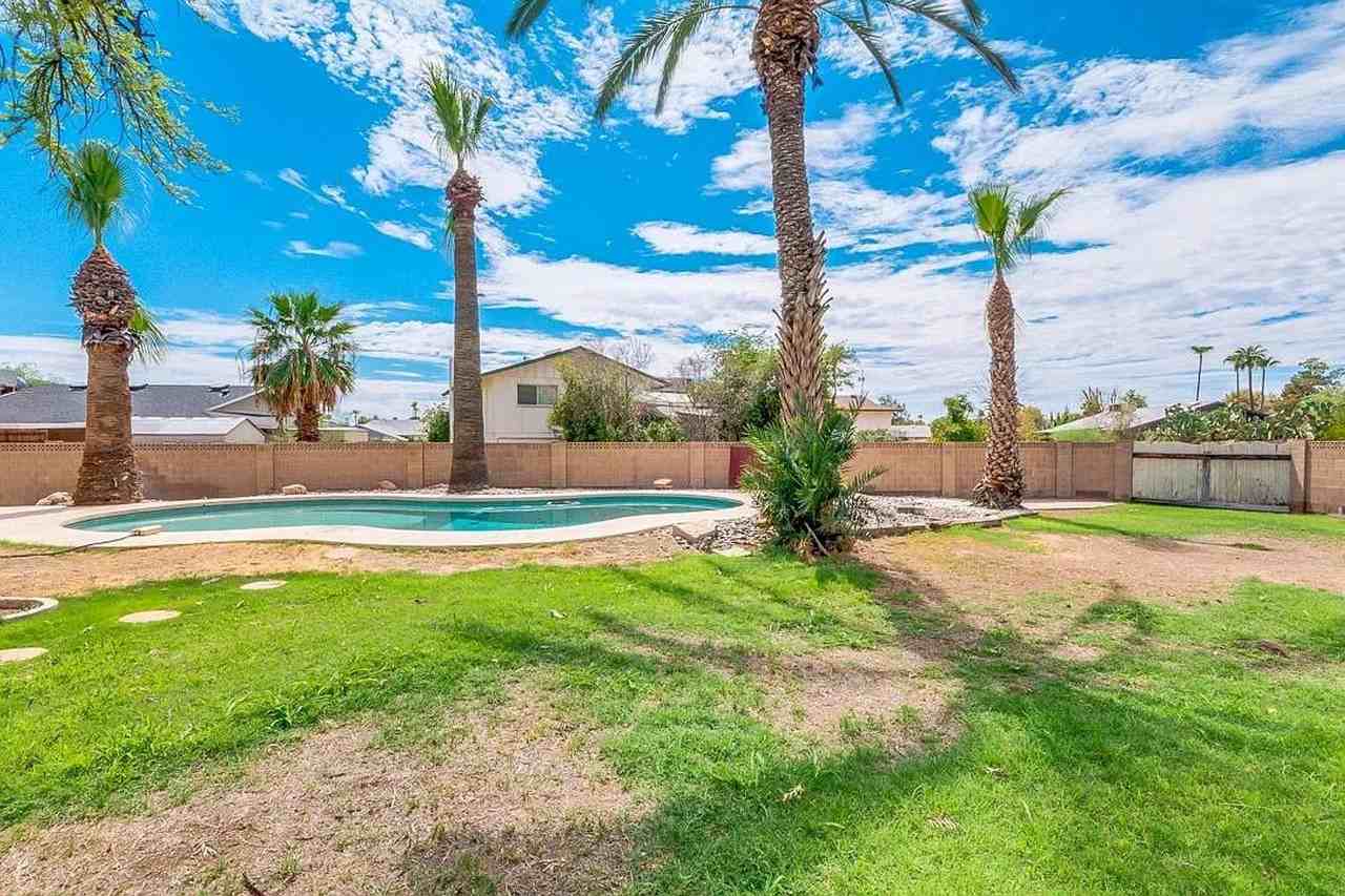 1522 E Fremont Dr - Photo 3 of 18