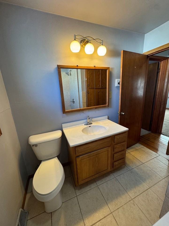 224 Avenue C - Photo 5 of 10