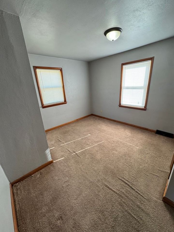 224 Avenue C - Photo 7 of 10