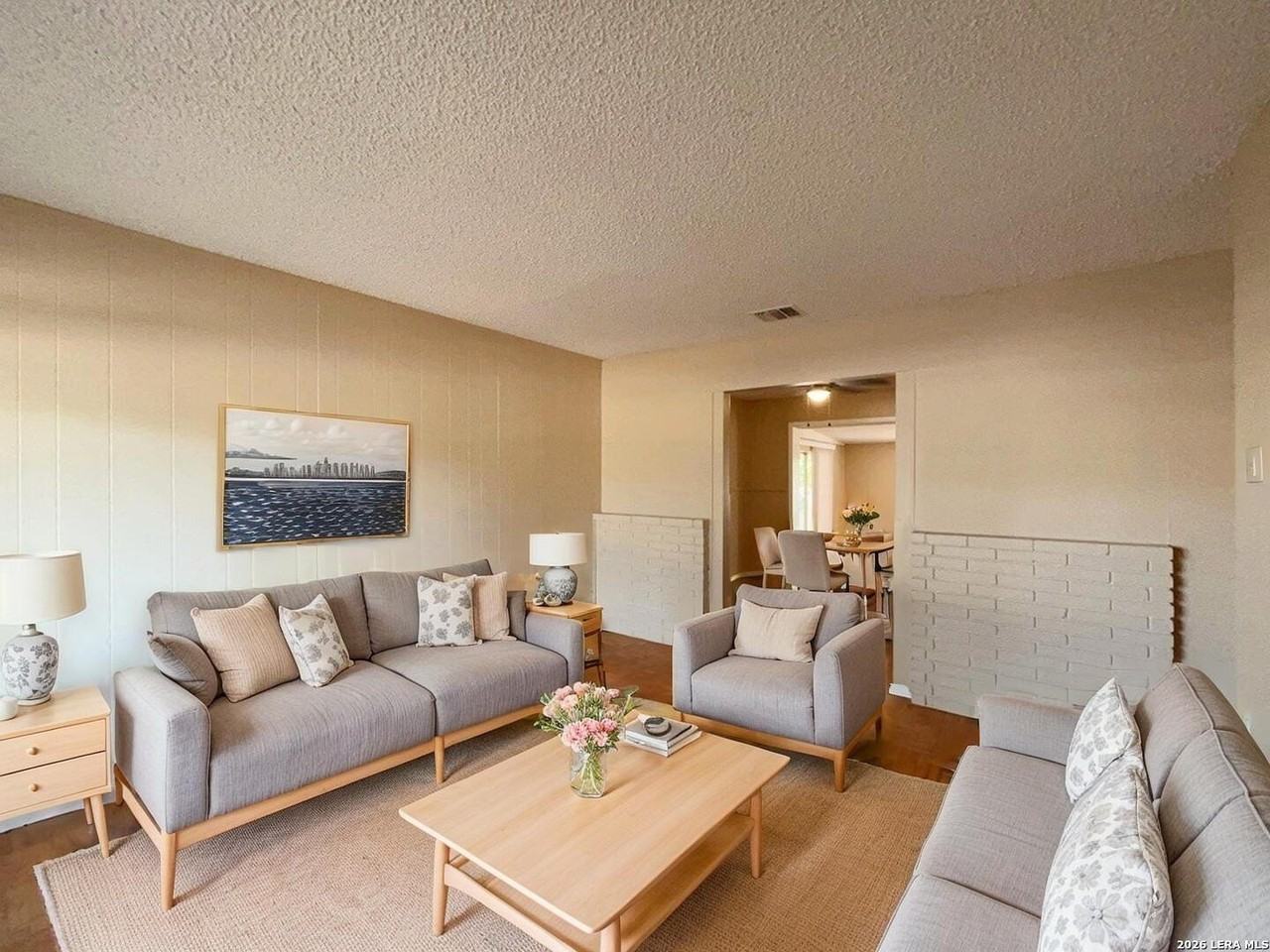 4543 Cambray Dr - Photo 2 of 44