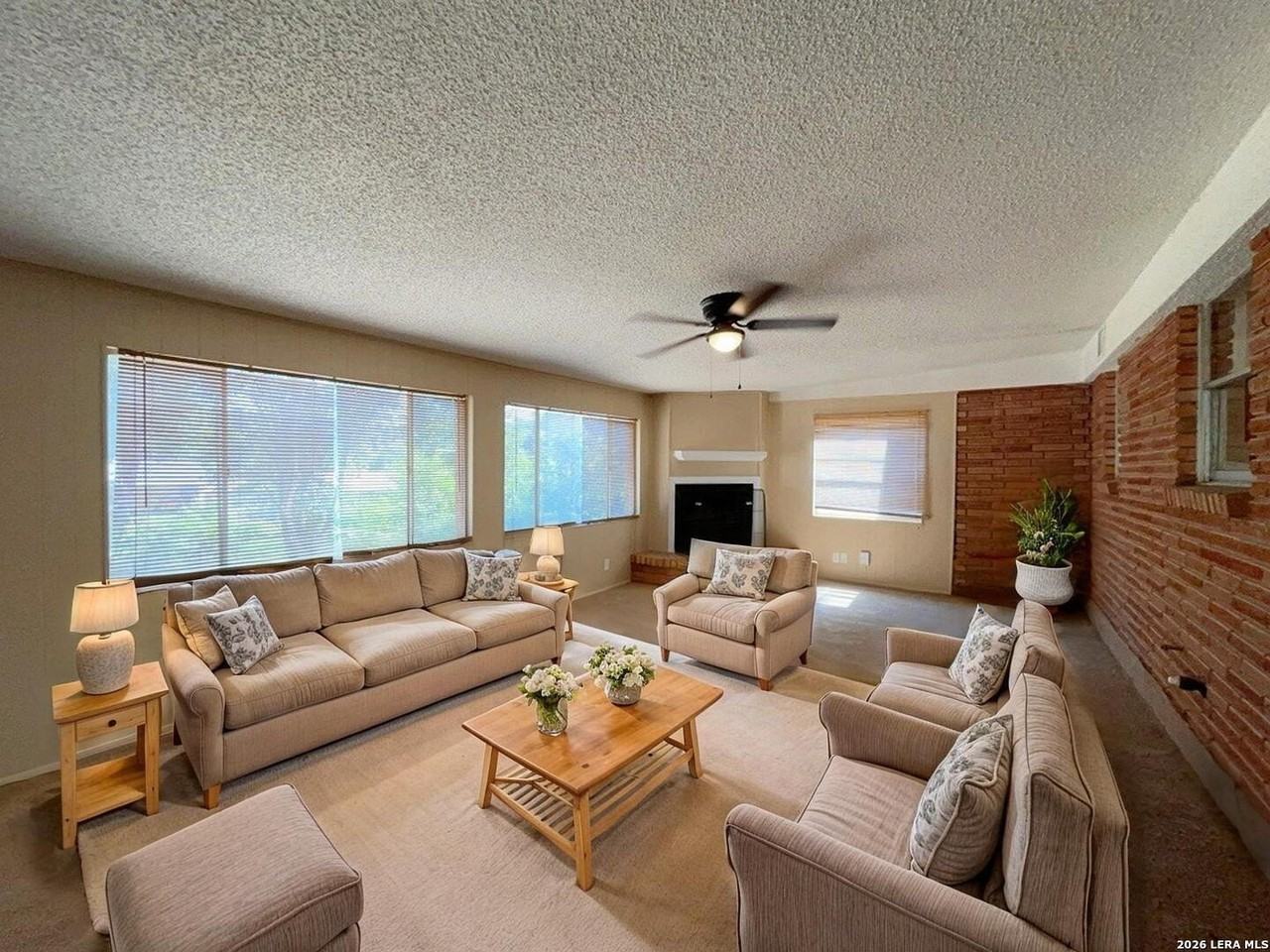 4543 Cambray Dr - Photo 4 of 44