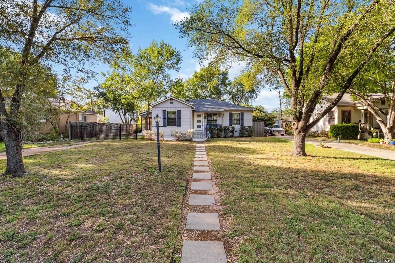 124 Harmon Dr - Photo 2 of 37