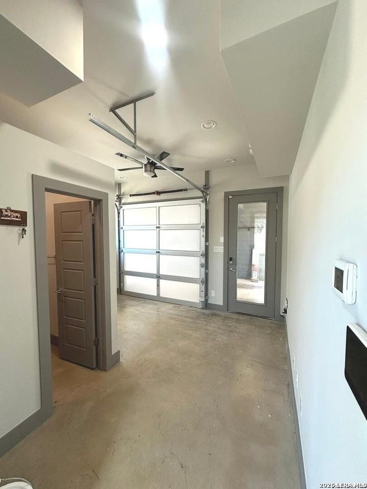 Craigmont Ln - Photo 4 of 16