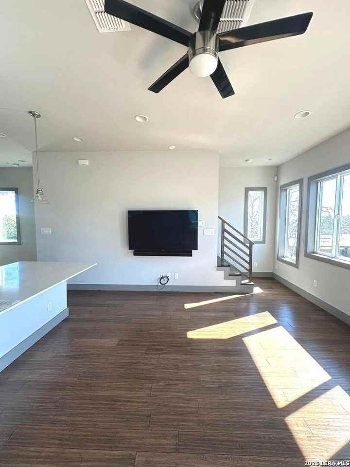 Craigmont Ln - Photo 6 of 16