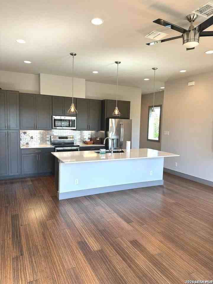 Craigmont Ln - Photo 7 of 16