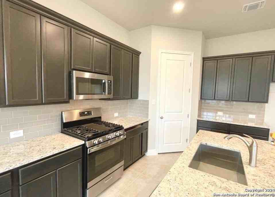 104 Cheslyn - Photo 4 of 21