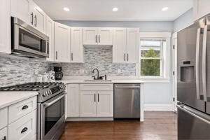 featured image of 389 Centre St #1