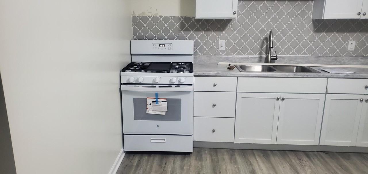 1125 S Hamilton St #NA - Photo 2 of 3