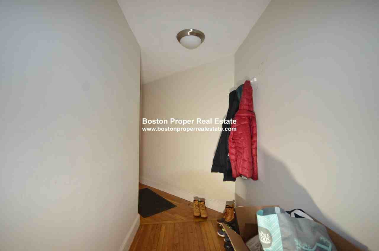 45 Westland Ave #8 - Photo 4 of 10