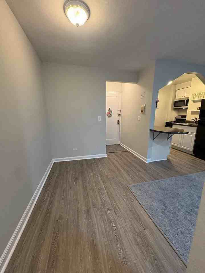 2107 Wallace Ave #E - Photo 3 of 4