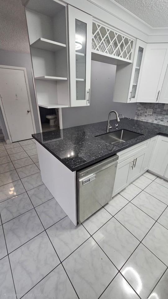 11880 Sw 13th Ct #11880 - Photo 3 of 23