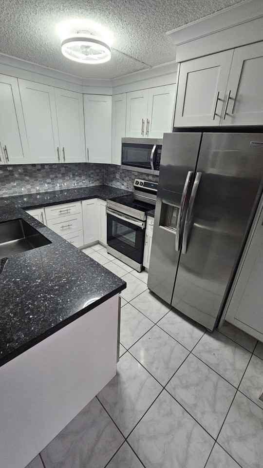 11880 Sw 13th Ct #11880 - Photo 4 of 23