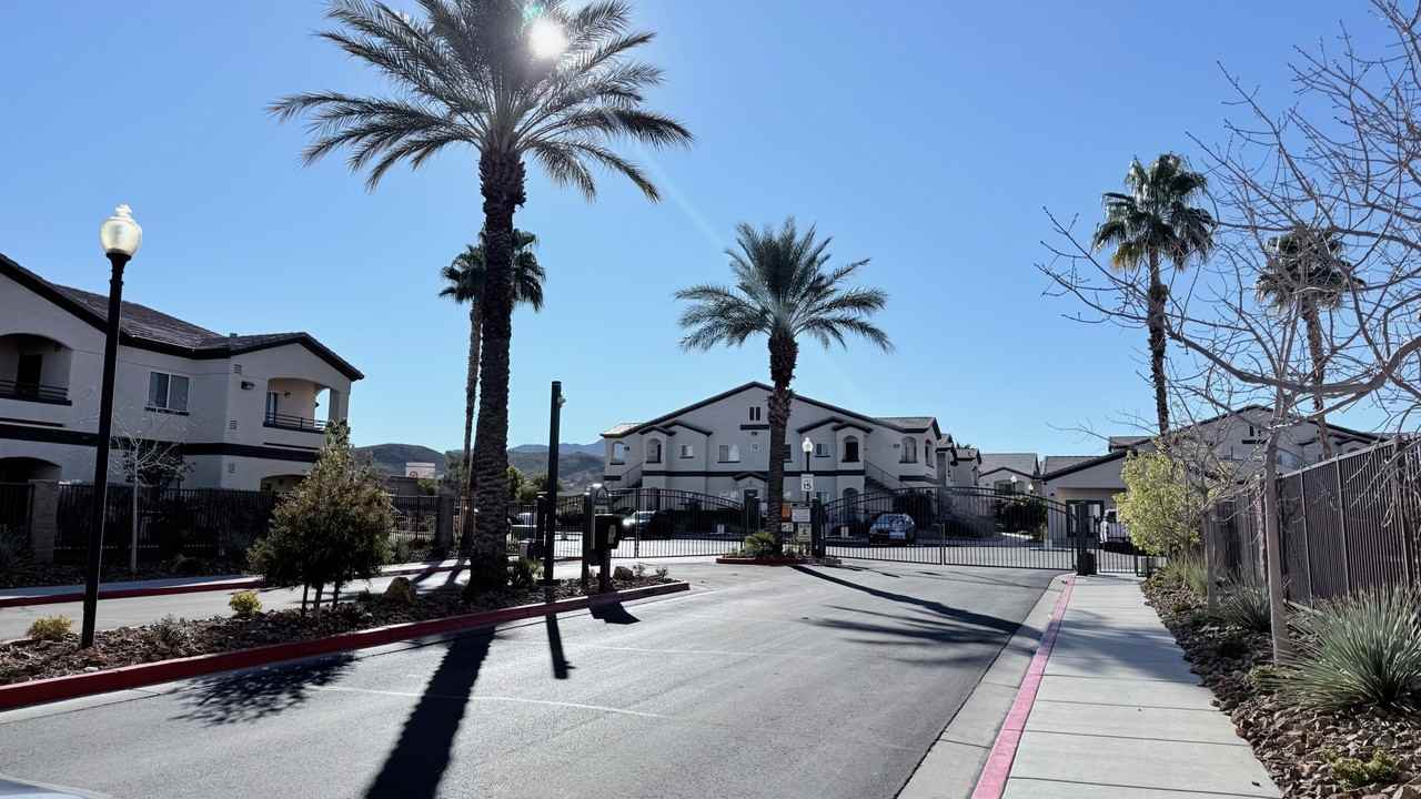 2291 W Horizon Ridge Pkwy #7141 - Photo 6 of 26