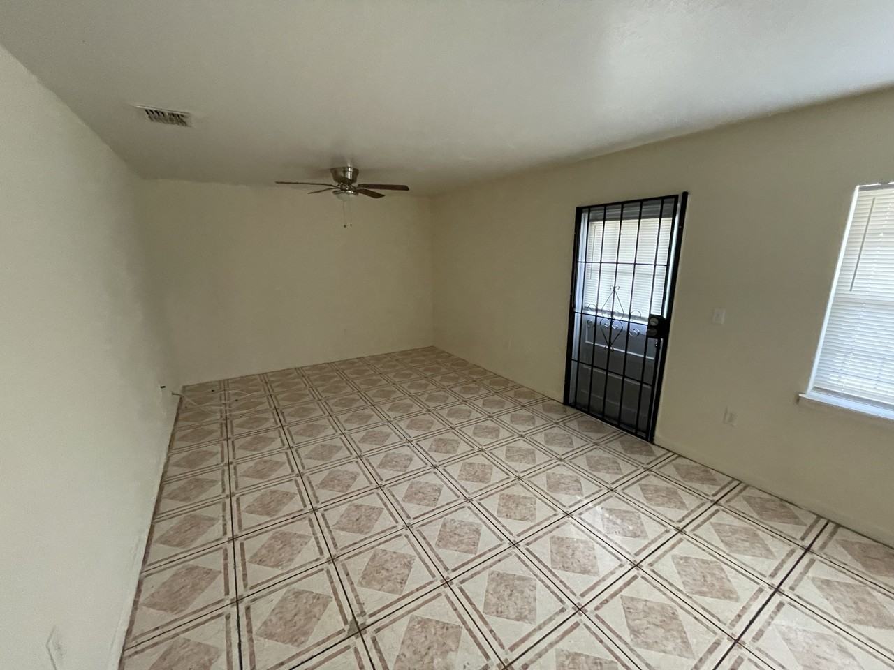 1456 Holden Ave #D - Photo 4 of 7