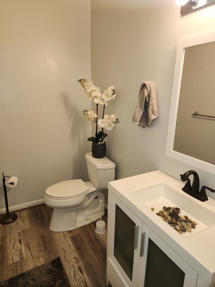 1637 Carriage House Ter #H - Photo 2 of 16