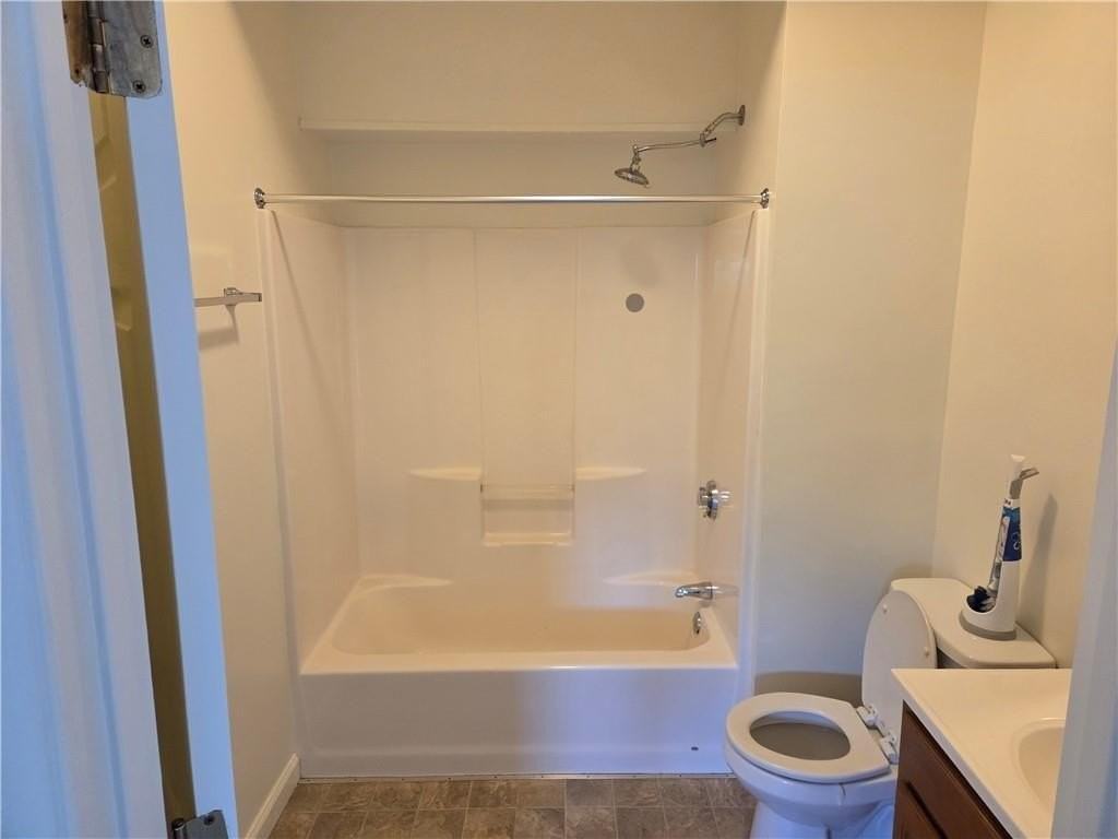 567 S County Trl Apt 321 #321 - Photo 4 of 6