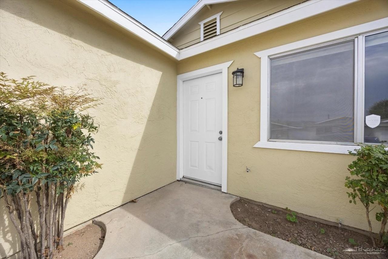 1144 Miller Ln - Photo 3 of 19