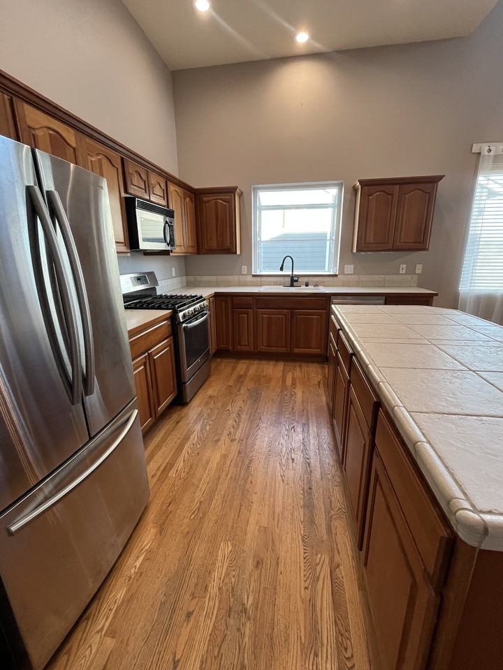 18345 Mount Townsend Dr Ne #NA - Photo 3 of 9