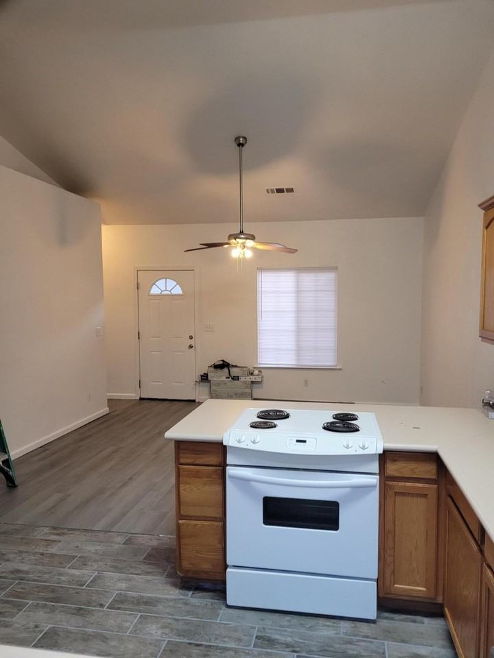 2401 W Sunnyside Ave - Photo 2 of 10