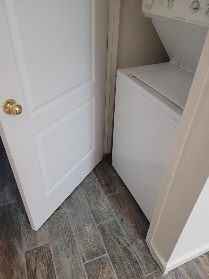 2401 W Sunnyside Ave - Photo 5 of 10