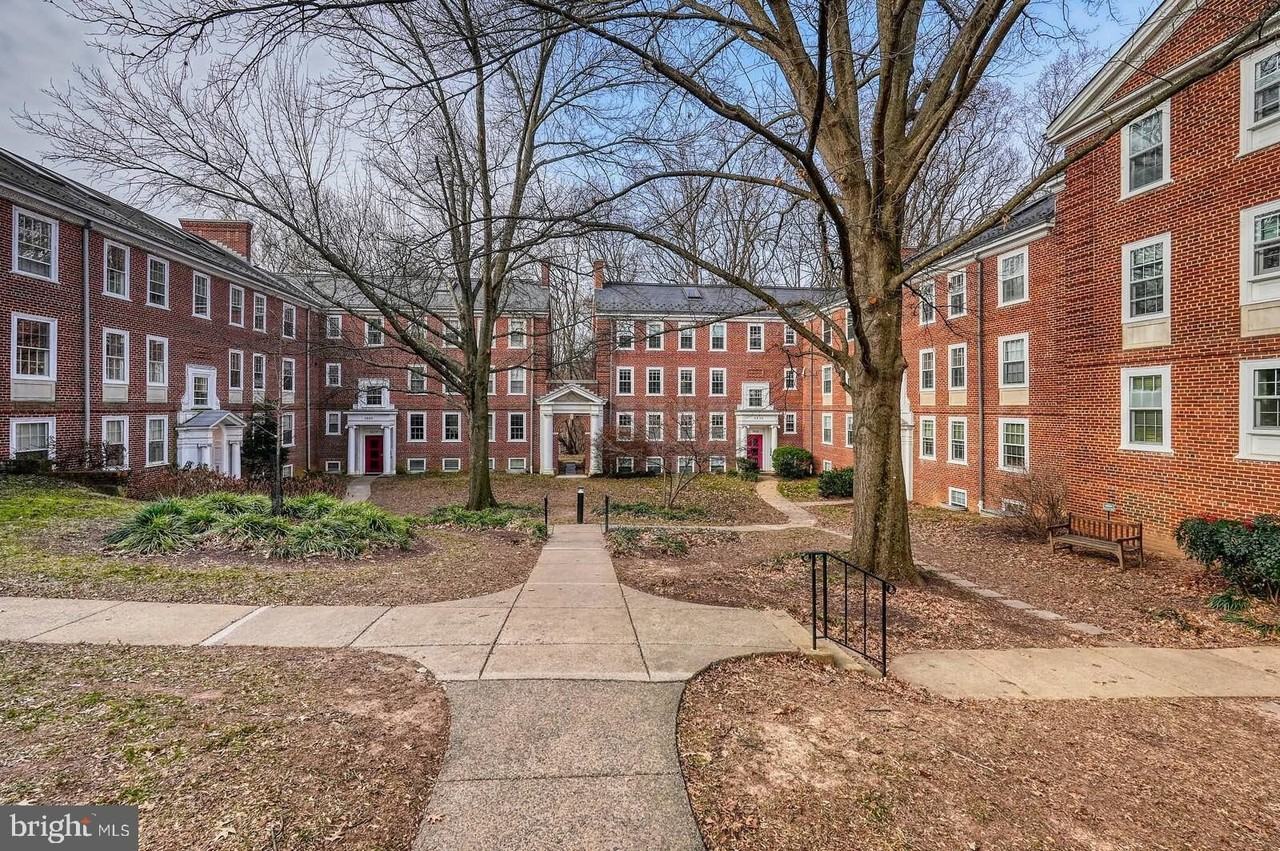 3630 39th St Nw Apt B530 #B530 - Photo 3 of 29