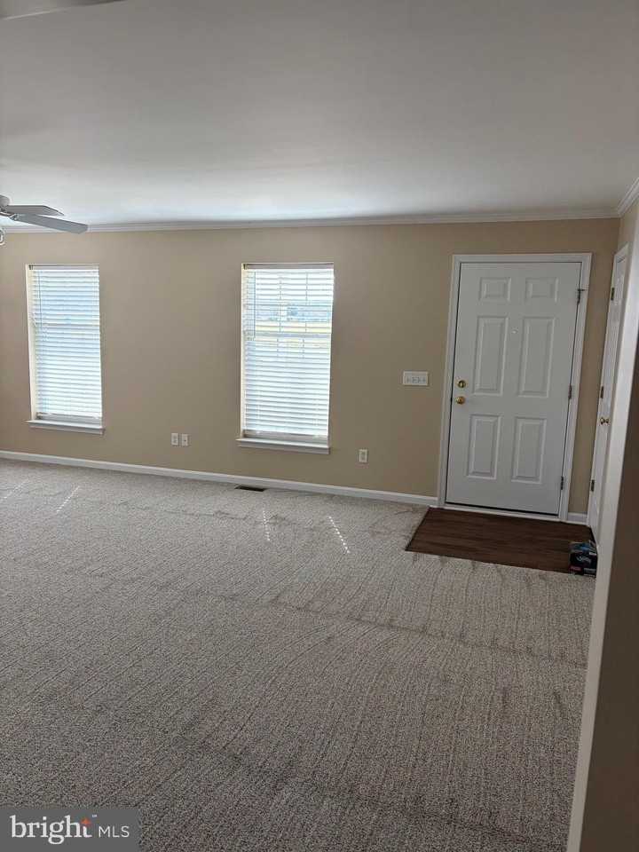 1059 Rose Dale Ln - Photo 3 of 12