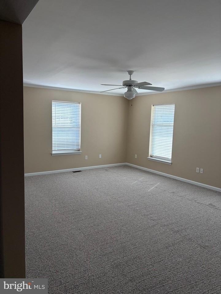 1059 Rose Dale Ln - Photo 4 of 12