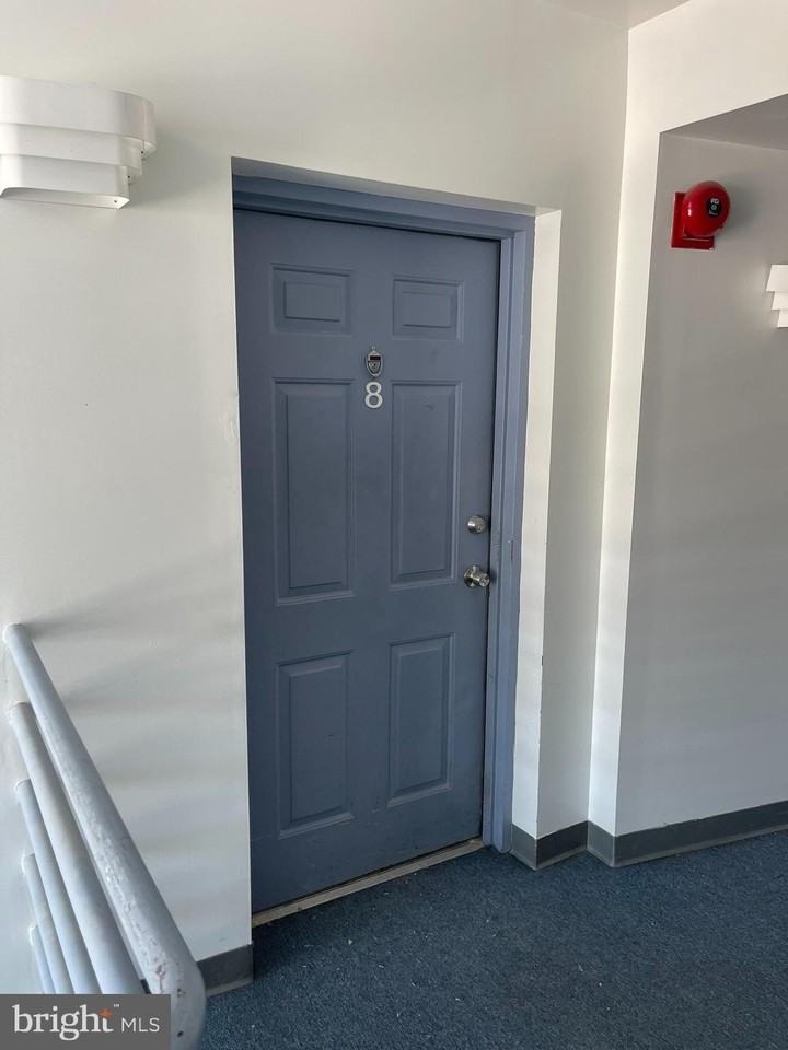 5215 Le Parc Dr Apt 8 #8 - Photo 2 of 35