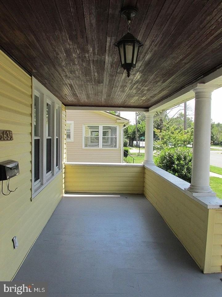 5635 Oregon Ave - Photo 5 of 32