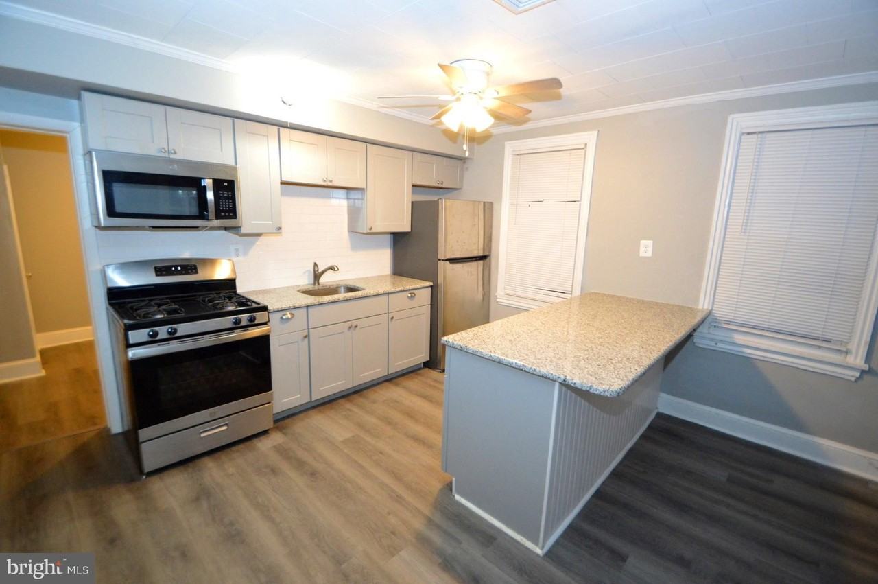 374 Farnsworth Ave - Photo 2 of 8